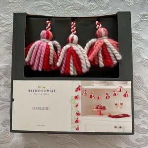 6 ft Threshold Chucky Yarn Tassel Garland
Valentine's Galentines Red & Pink 72”